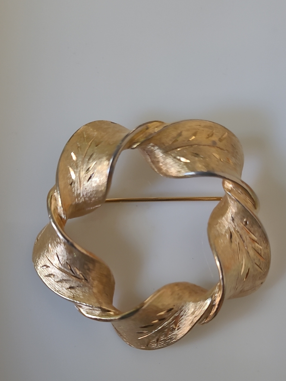 Vintage Kramer Stamped Gold-Tone Twisted Ribbon Wreath Brooch
